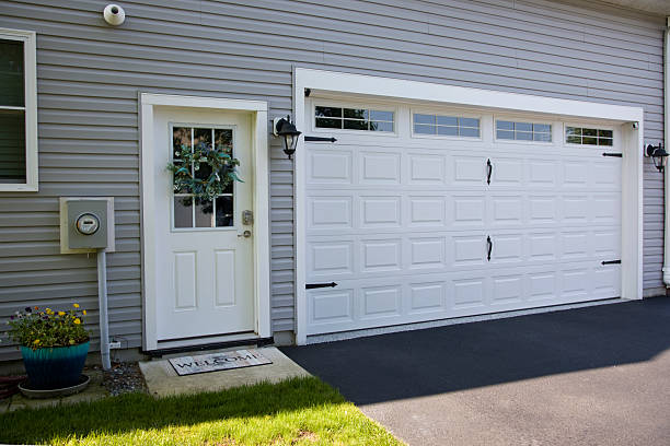 24/7 Emergency Garage Door Panel Replacement experts in Palm City, FL